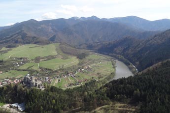 Pohľad smerom na Starhrad a Domašinský meander