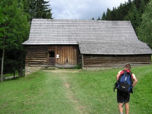 Skanzen a historická úvraťová železnica
Vychylovka