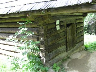 Skanzen a historická úvraťová železnica
Vychylovka